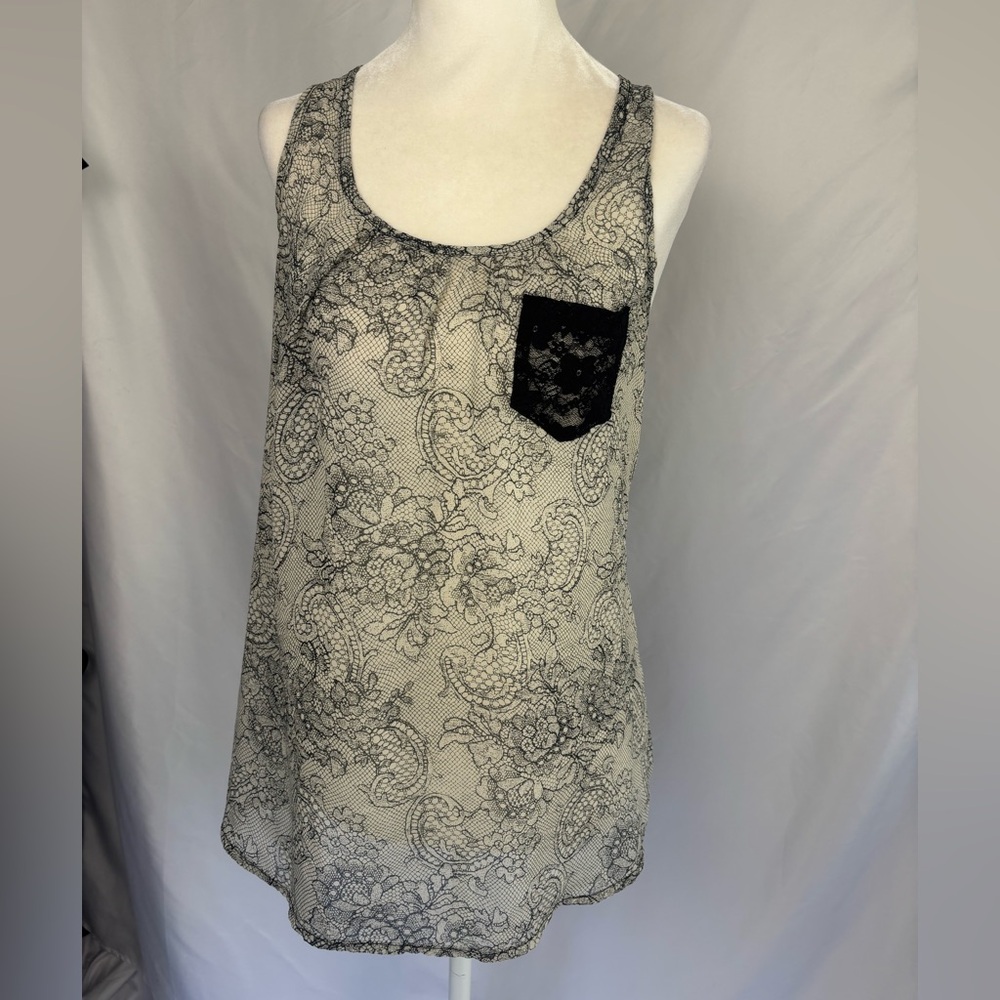 Lily  White 
Parsley Black and white Lace